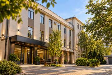 Отдельно стоящее здание, 5600 м²